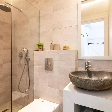 빌라 Vardiola By Skinária