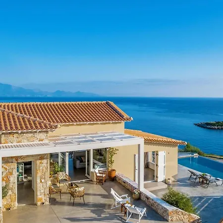 Villa Vardiola By *